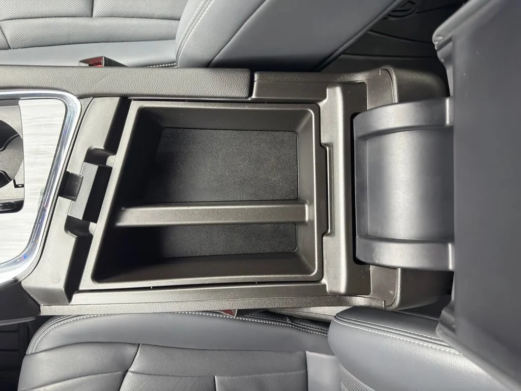 Used 2023 Summit White Buick Essence image 34