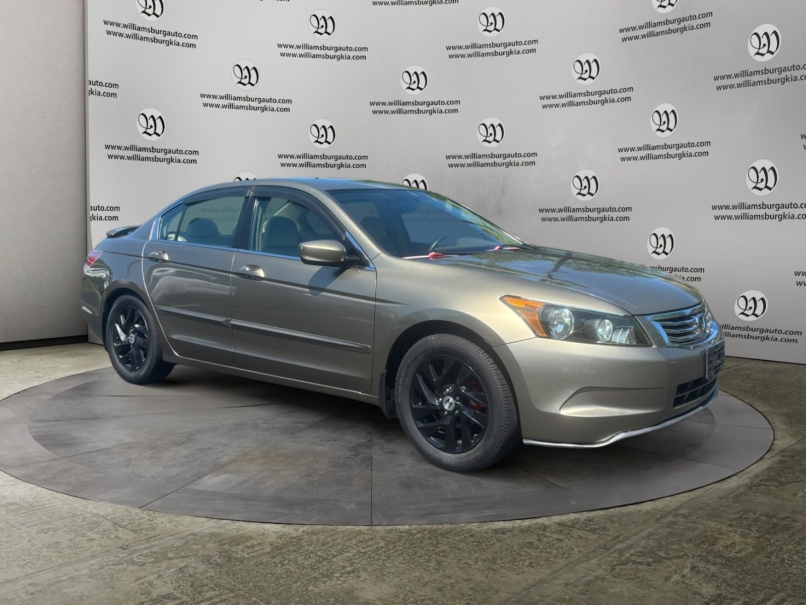 Used 2009 Gold Honda LX image 7