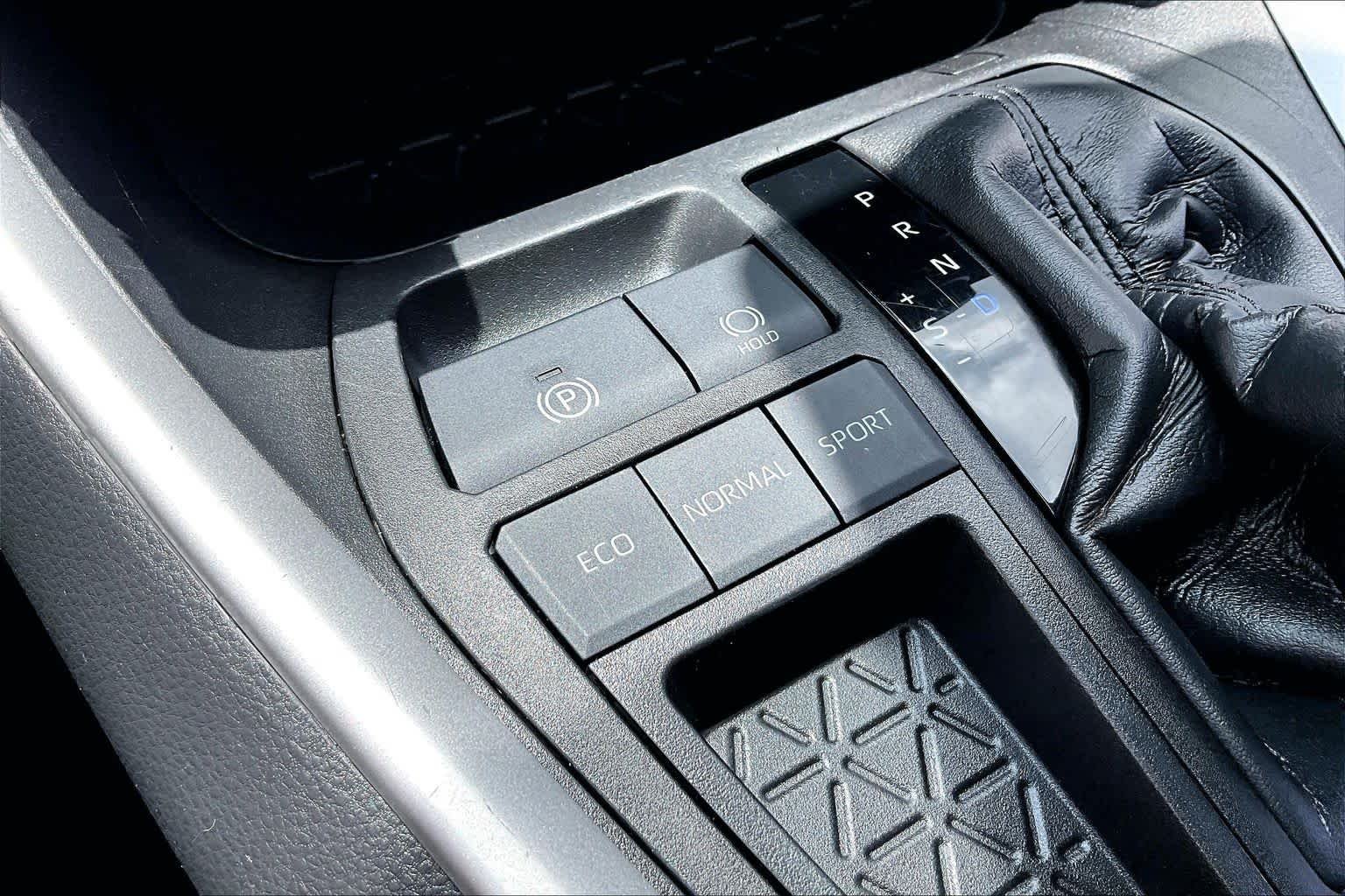 2023 Toyota RAV4 XLE - Photo 32