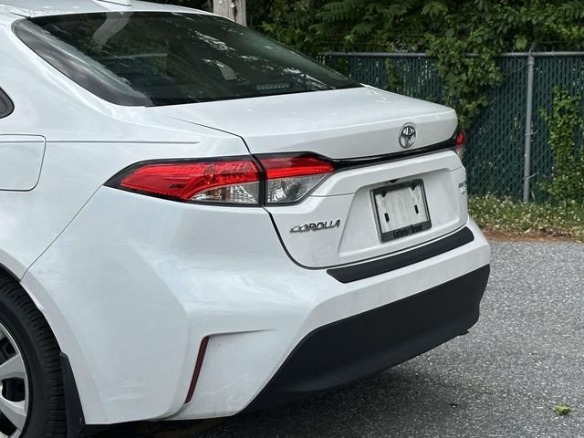 Used 2023 White Toyota LE image 10
