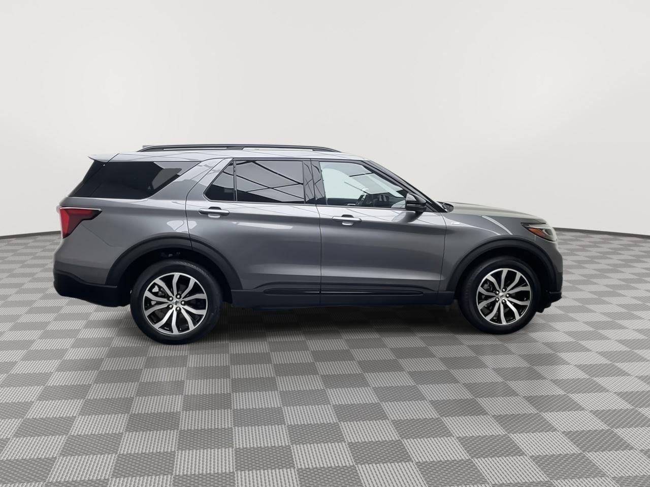 Used 2025 Carbonized Gray Ford ST-Line image 43