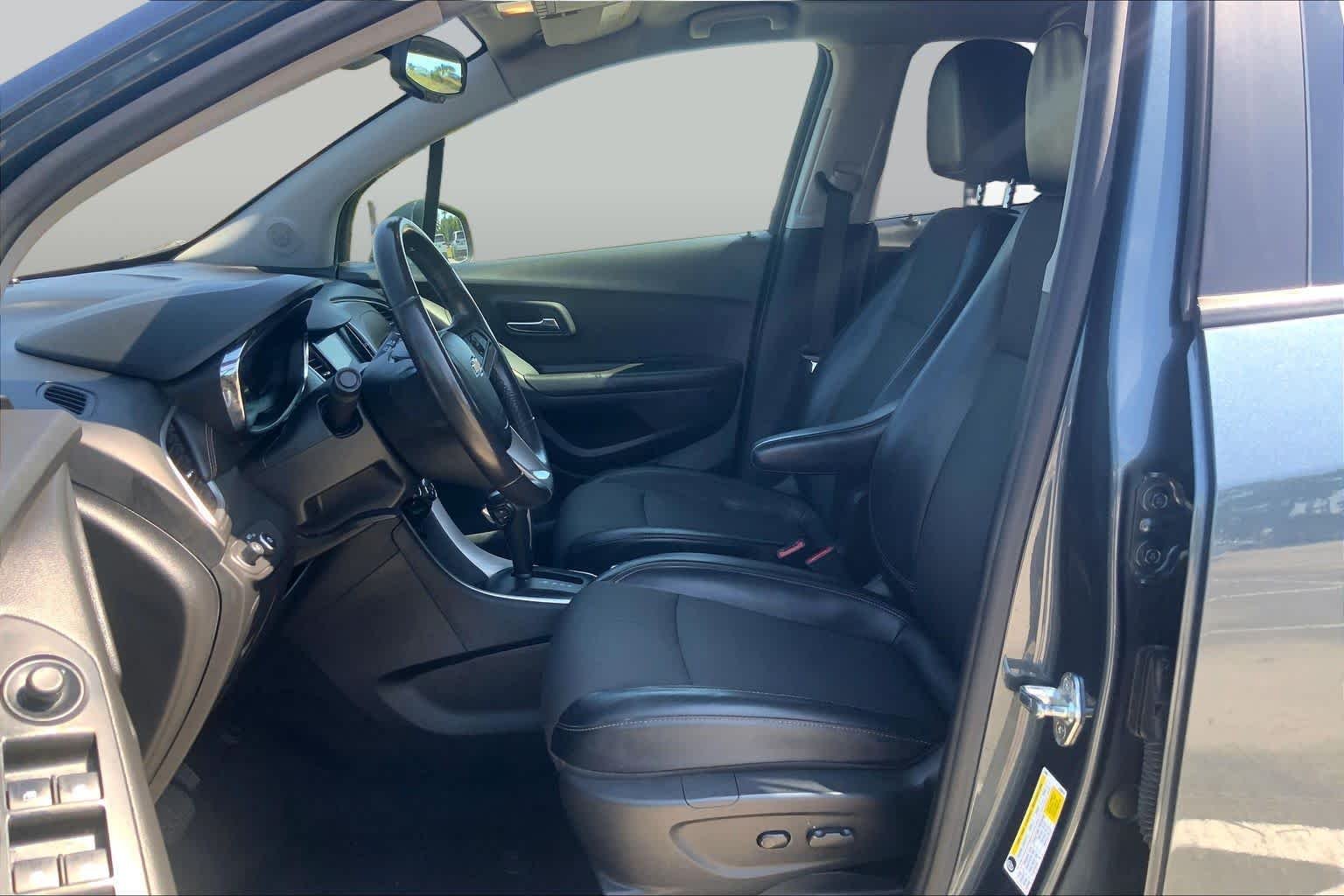 Used 2022 Shadow Gray Metallic Chevrolet LT image 8