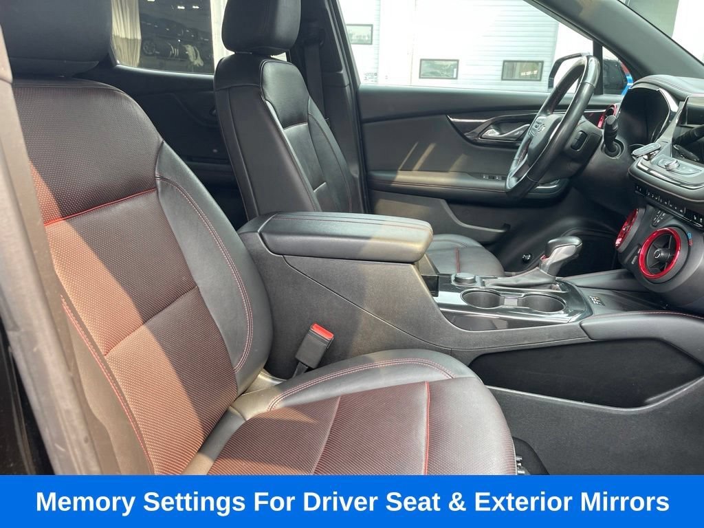 Used 2019 BLACK Chevrolet RS image 23