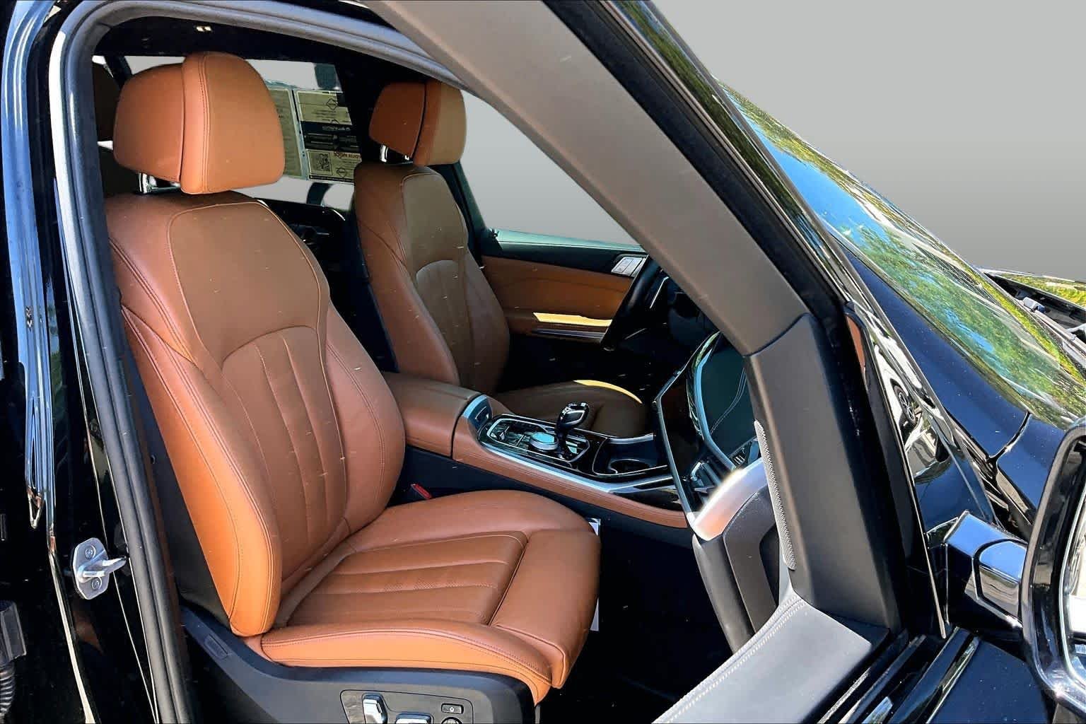 Used 2021 Black Sapphire Metallic BMW M50i image 9