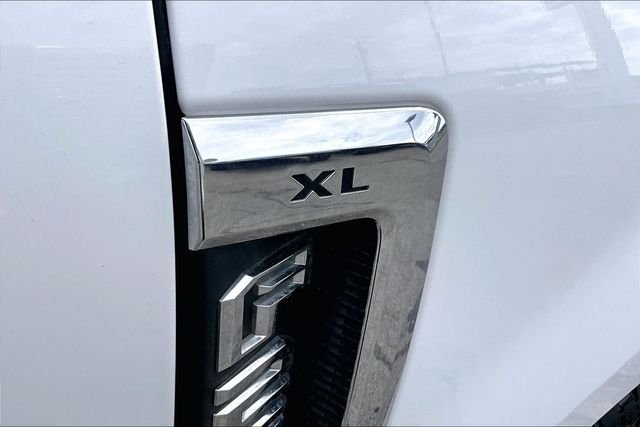 Used 2017 White Ford XL image 21