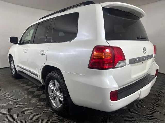 Used 2013 White Toyota Base image 6