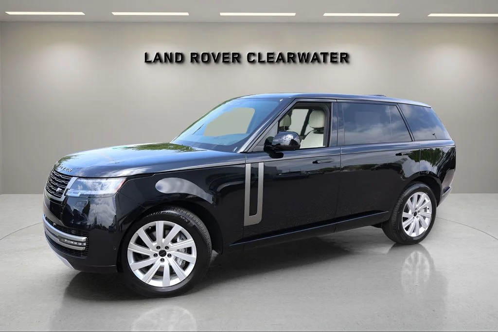 2026 Land Rover Range Rover 3.0 SE LWB 7's photo