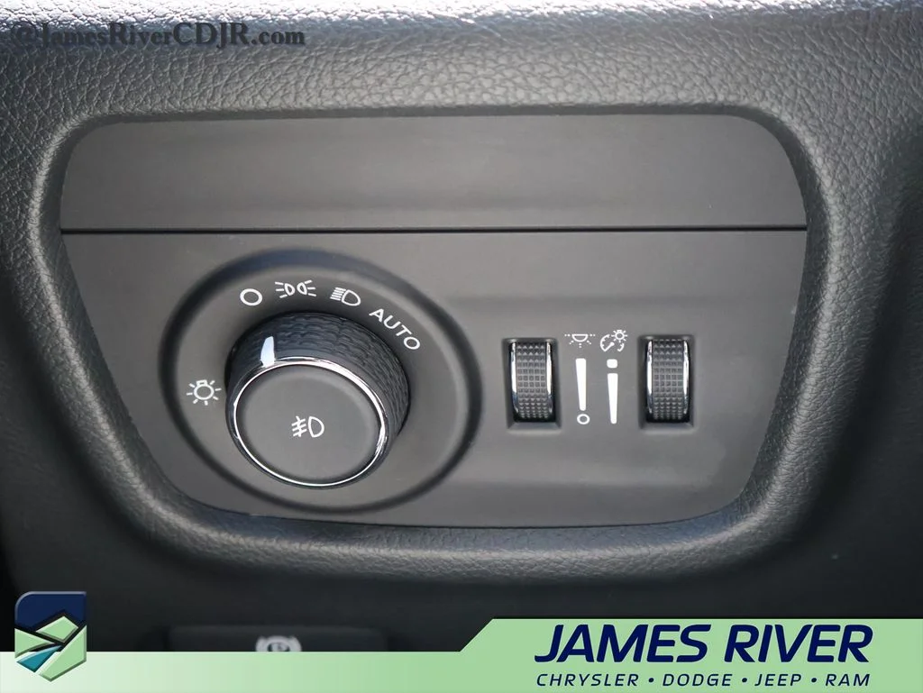 Used 2022 Red Jeep Overland image 33