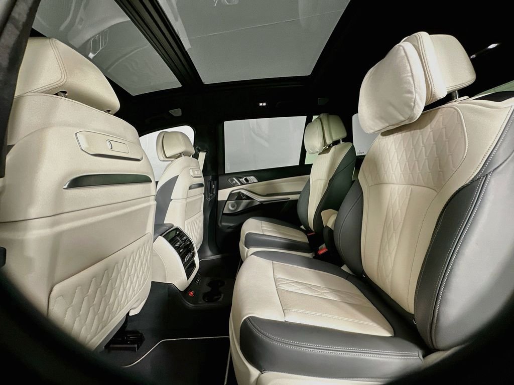 Used 2023 Gray BMW M60i image 25