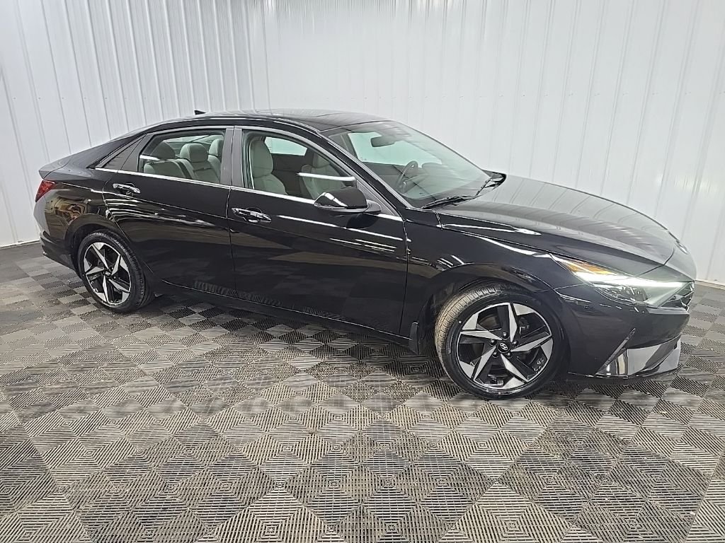 Used 2023 Black Hyundai Limited image 1