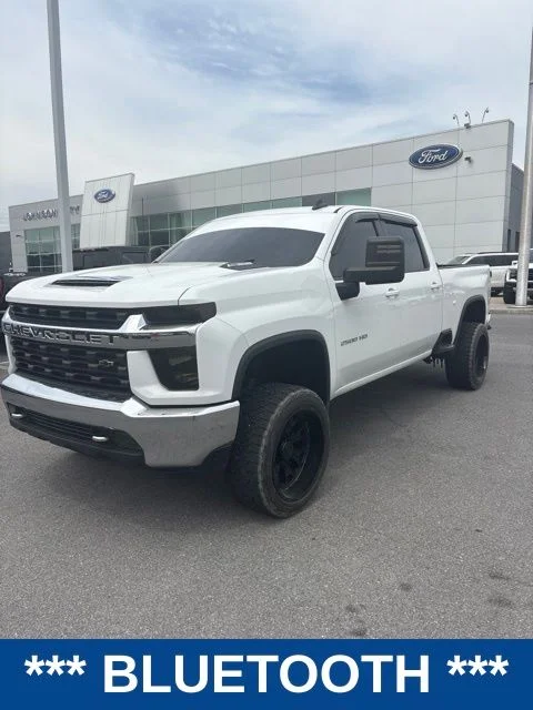 Used 2022 White Chevrolet LT image 2