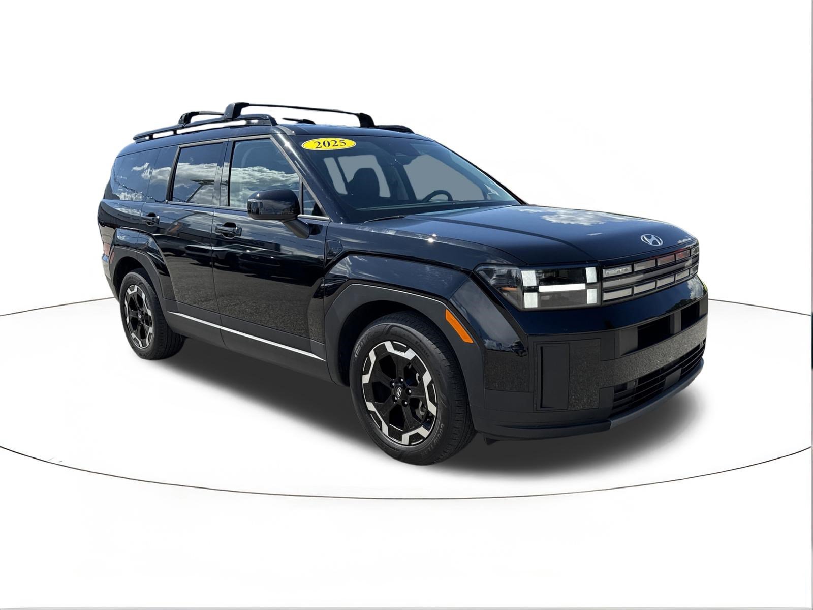 Certified Used 2025 Phantom Black Hyundai SEL image 1