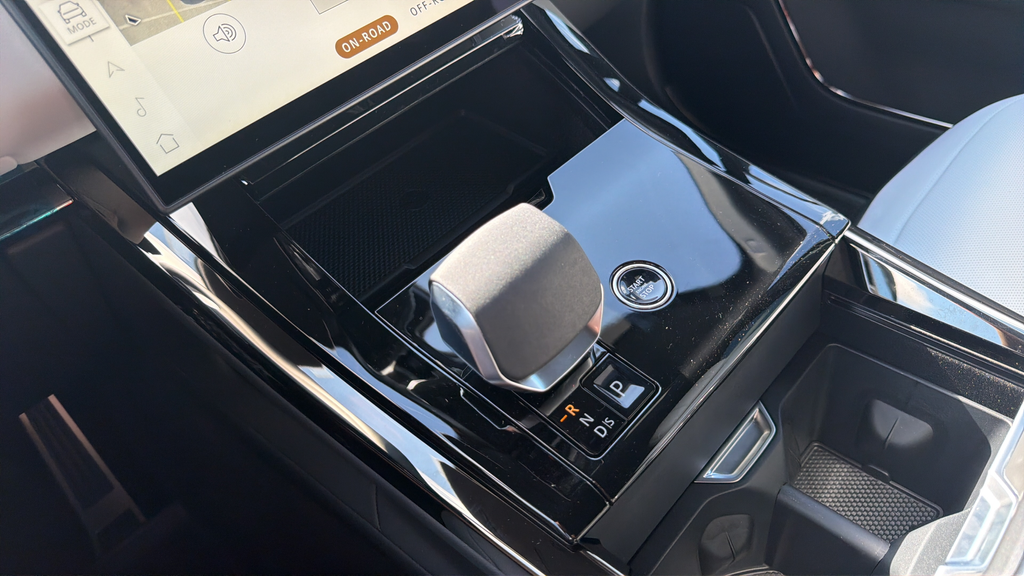 New 2026 Fuji White Land Rover Dynamic SE image 24