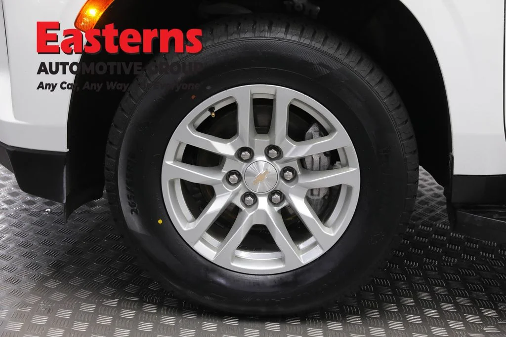 Used 2024 White Chevrolet LT image 34