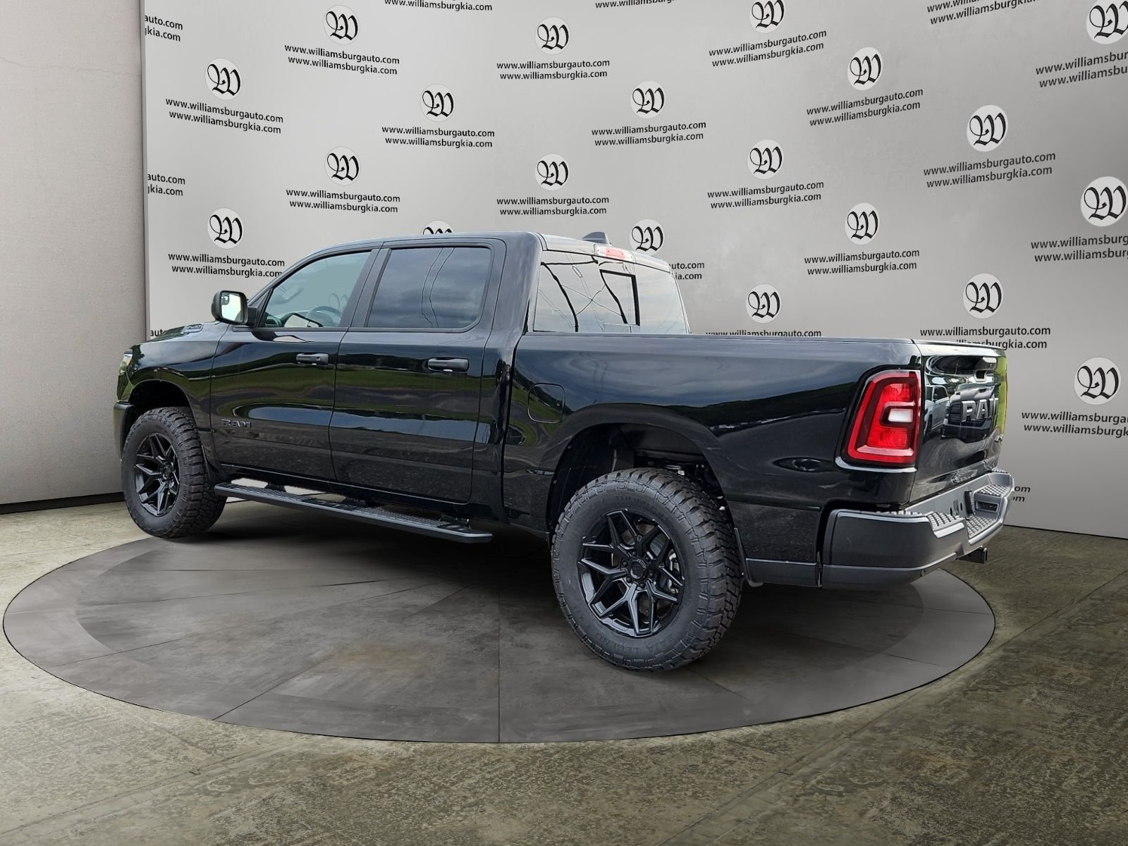 New 2026 Diamond Black Crystal Pearl-Coat Exterior Paint RAM Tradesman image 3