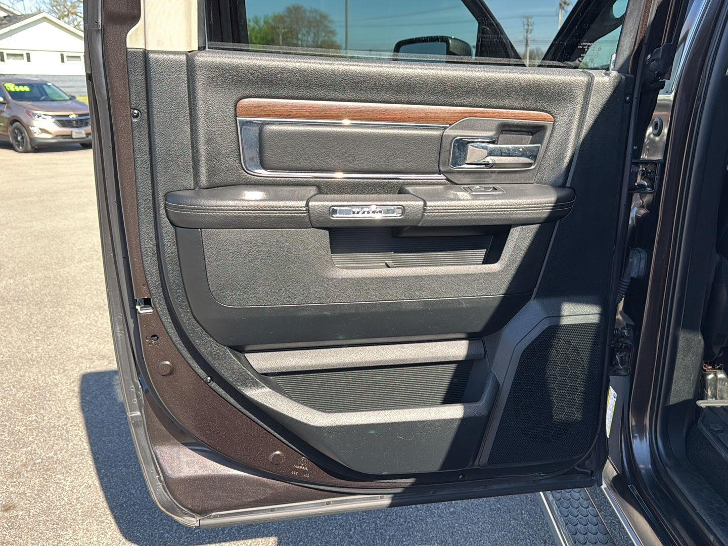 Used 2017 Luxury Brown Pearlcoat Ram Laramie image 22