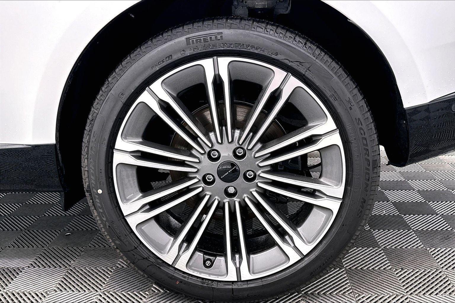New 2026  Land Rover SE image 14