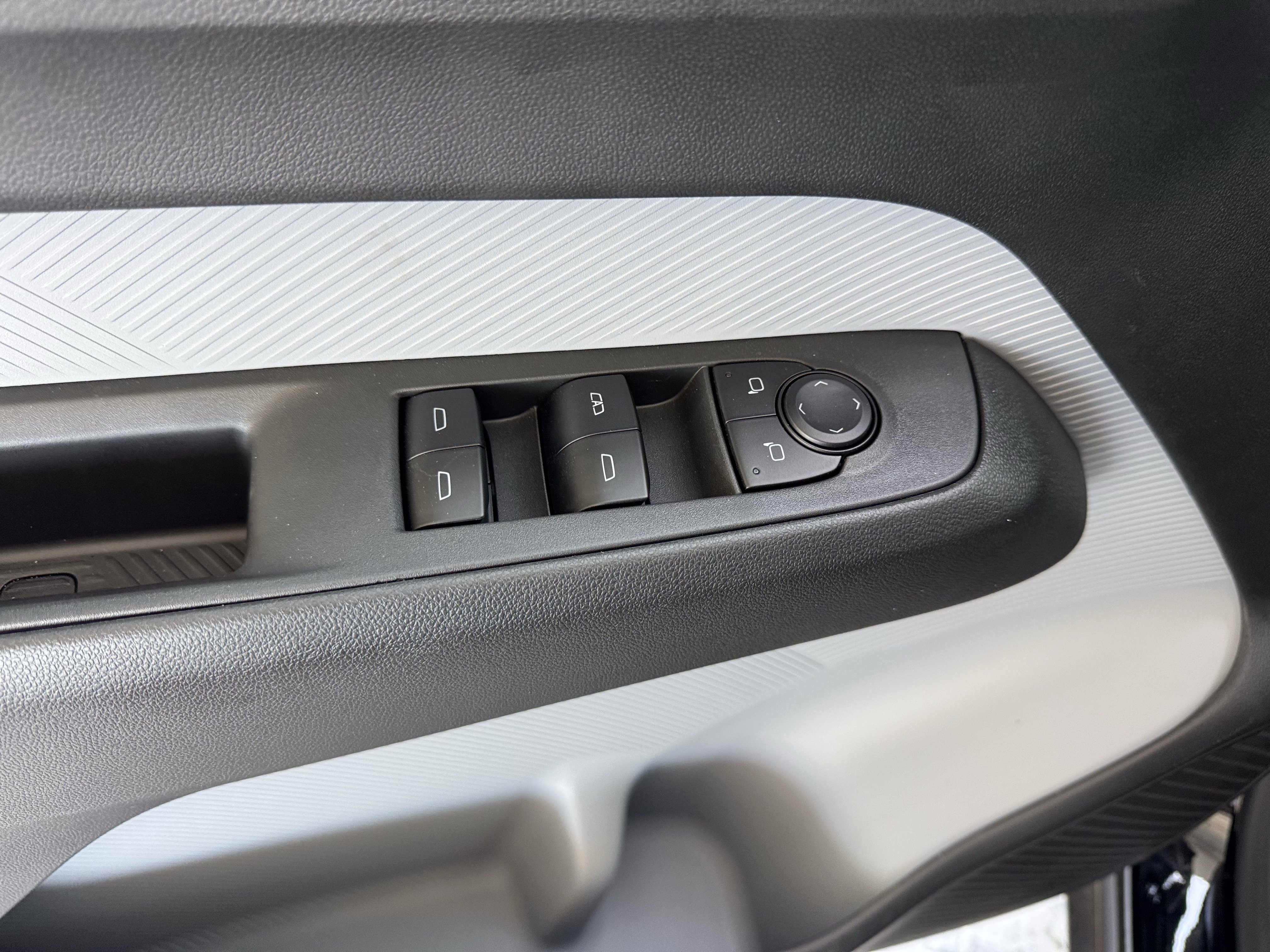 2027 Chevrolet Bolt RS - Photo 12