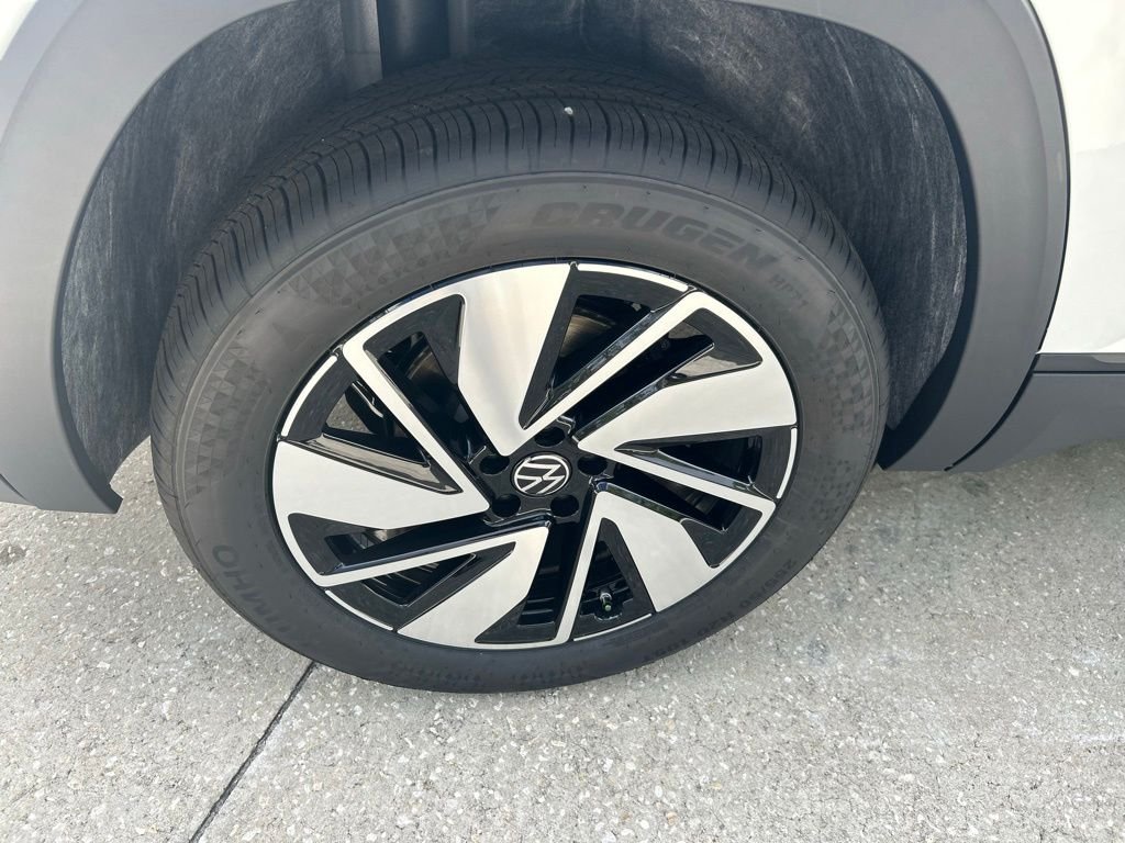 New 2026 White/off-white Volkswagen 2.0T SE w/Technology image 25