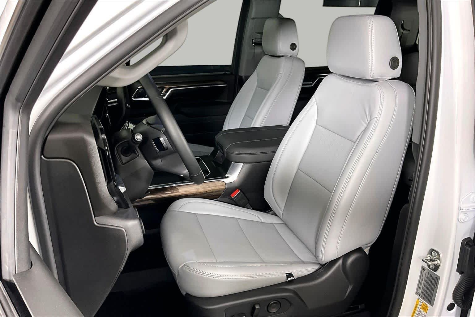 Used 2026 Summit White Chevrolet LT image 8