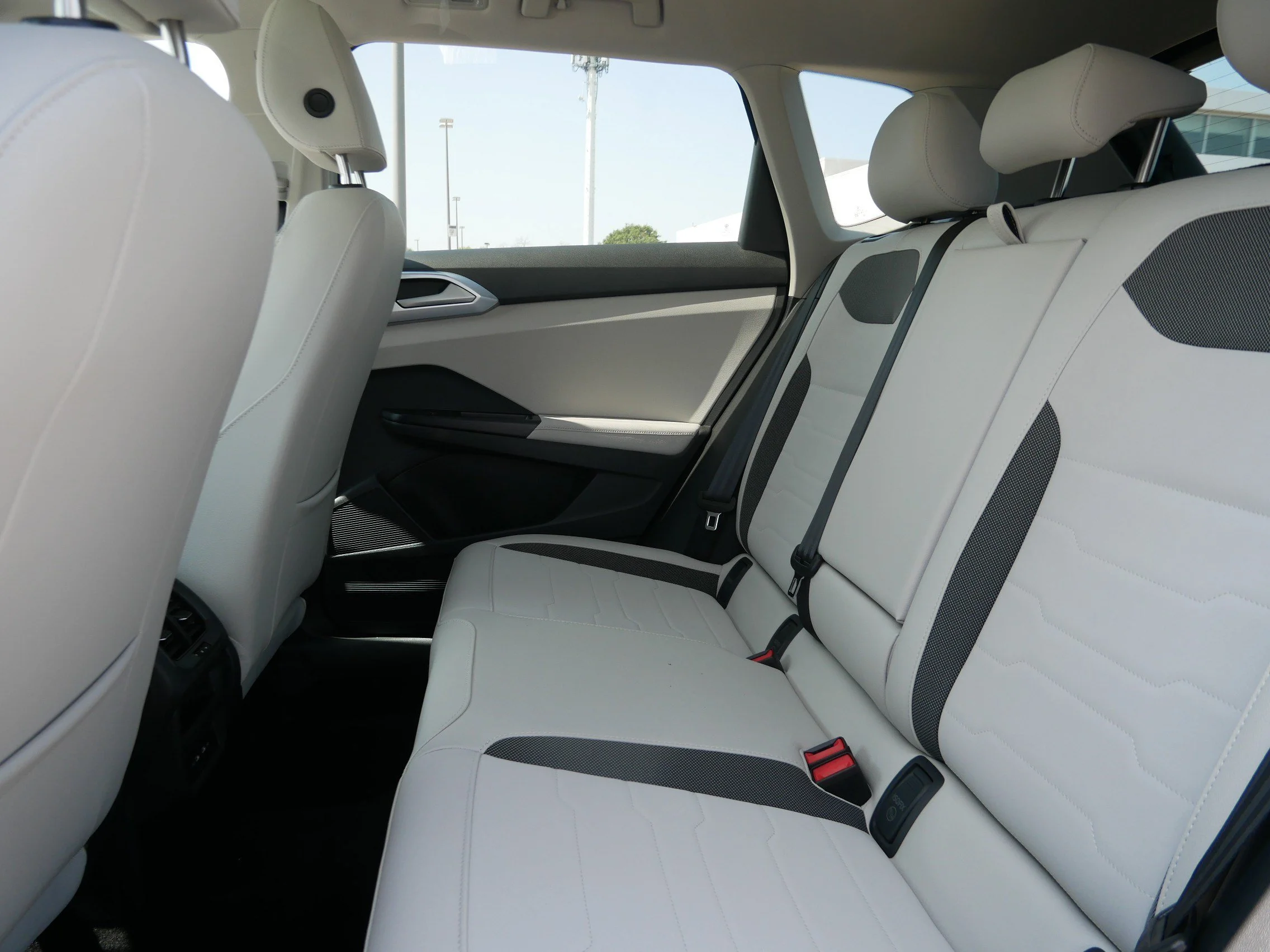 New 2026 Pure White Volkswagen SE image 5