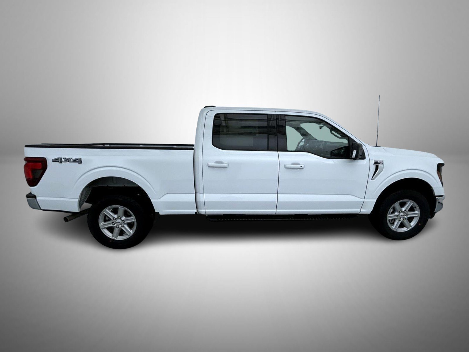 New 2026 Oxford White Ford XLT image 4