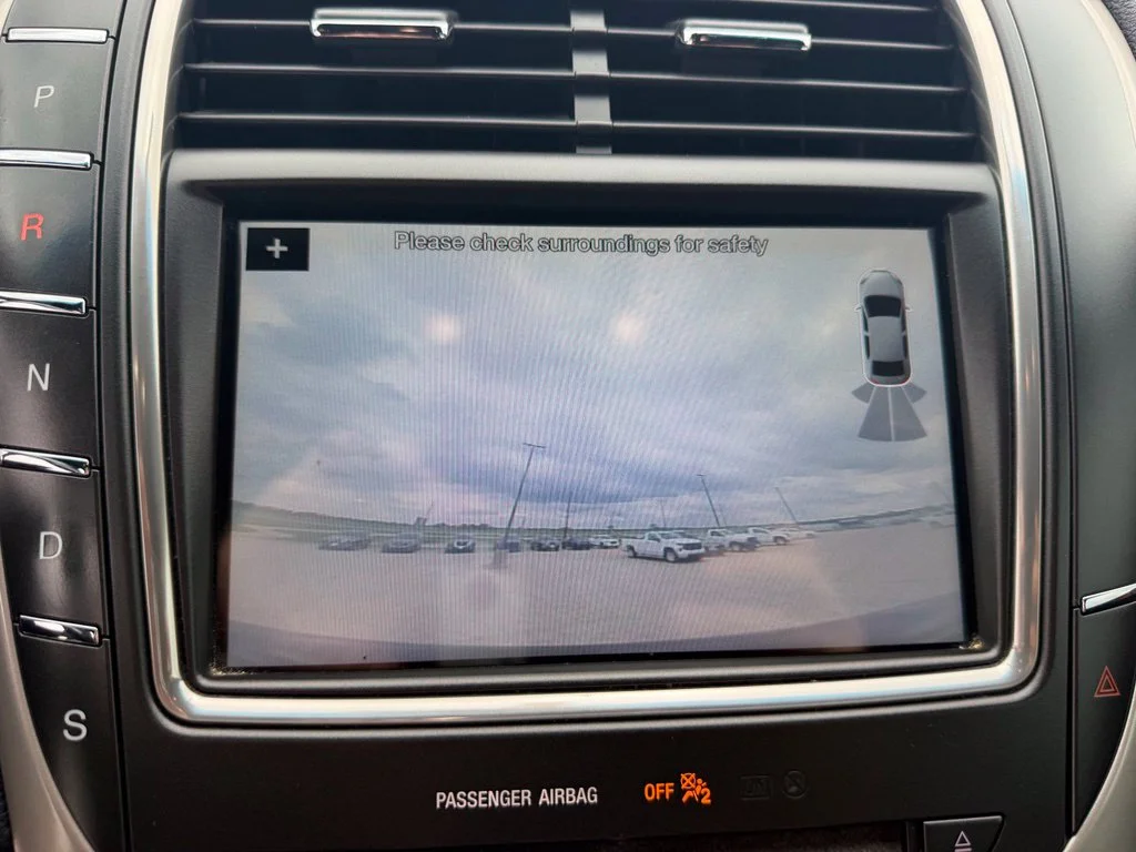 Used 2017 Gray Lincoln Select image 18