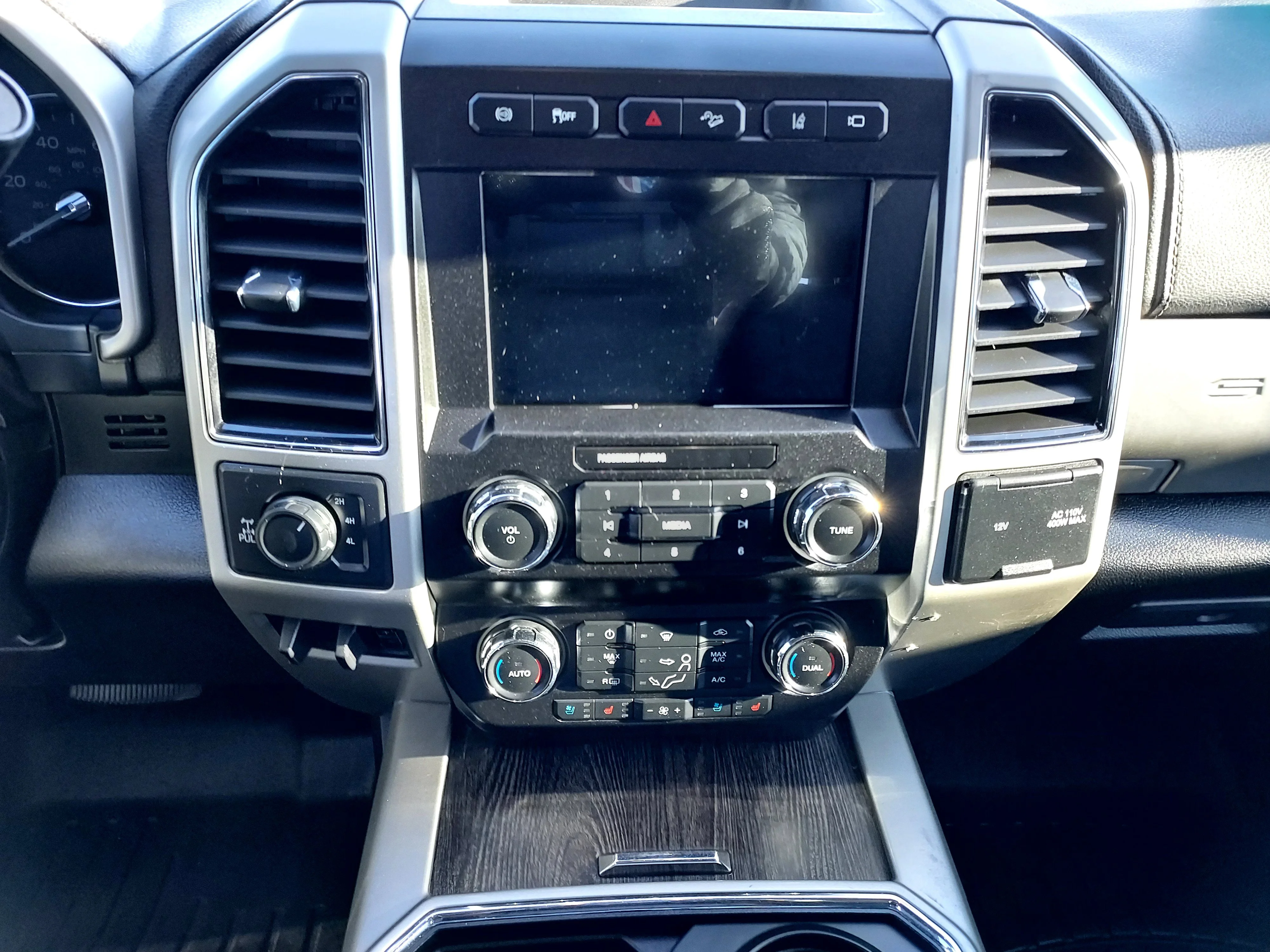 Used 2020 White Ford LARIAT image 30
