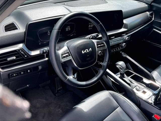 Used 2023 White Kia S image 14
