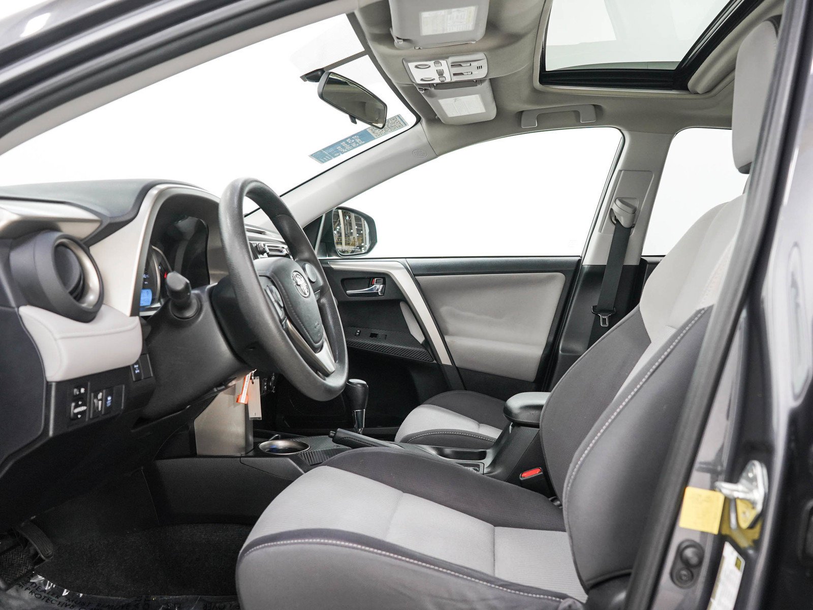 Used 2015 Magnetic Gray Metallic Toyota Xle image 22