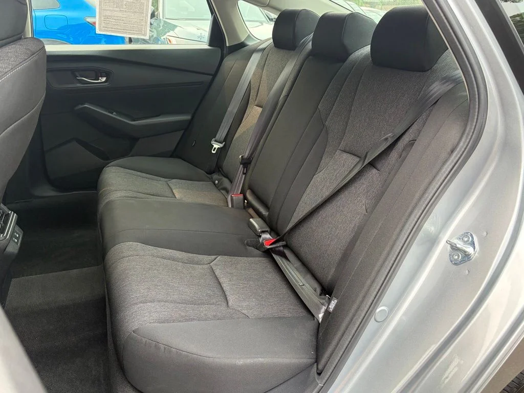 Certified Used 2025 Solar Silver Metallic Honda SE image 14