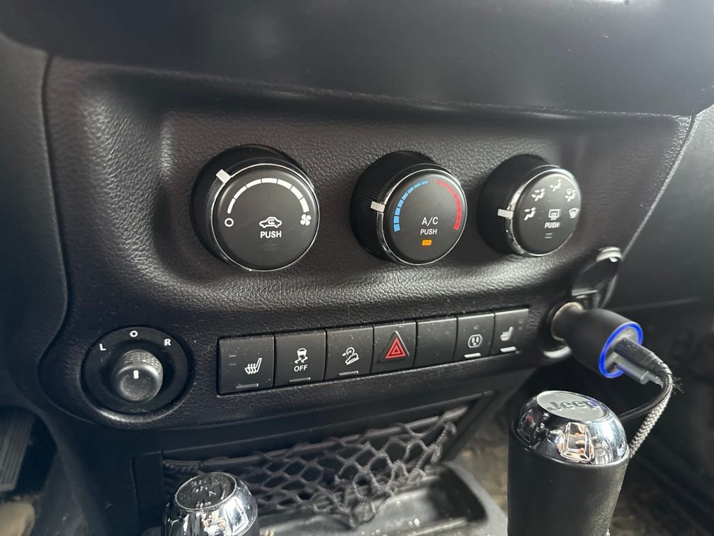 Used 2017 Silver Jeep Unlimited Sport image 25