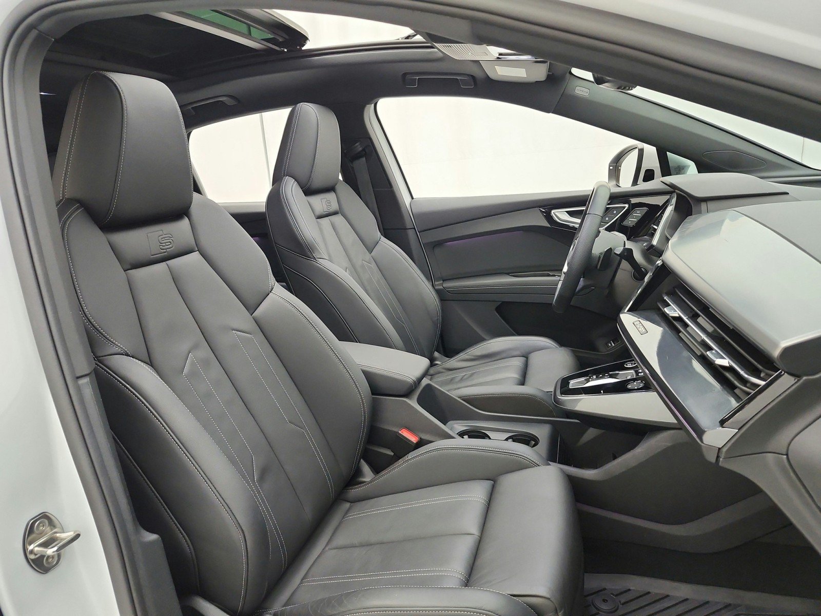 Used 2024 Glacier White Metallic Audi Premium Plus 55 quattro image 19