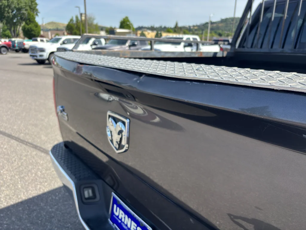 Used 2016 Brilliant Black Crystal Pearlcoat Ram Big Horn image 21