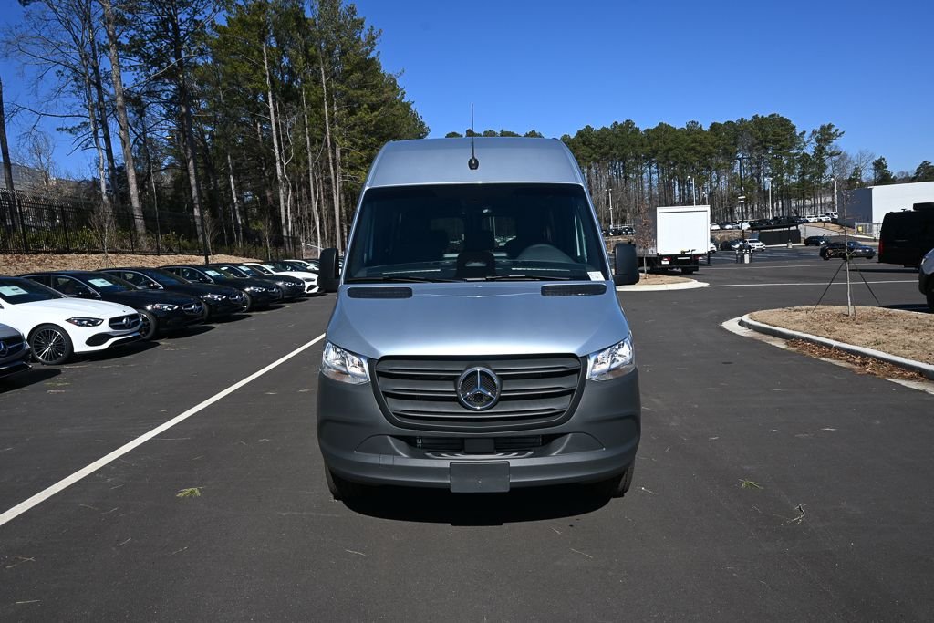 Used 2026 High-tech silver metallic Mercedes-Benz Crew 170 WB image 32