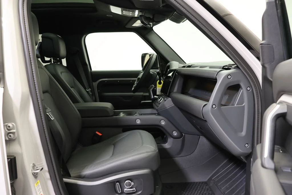 2026 Land Rover Defender X-Dynamic SE - Photo 40