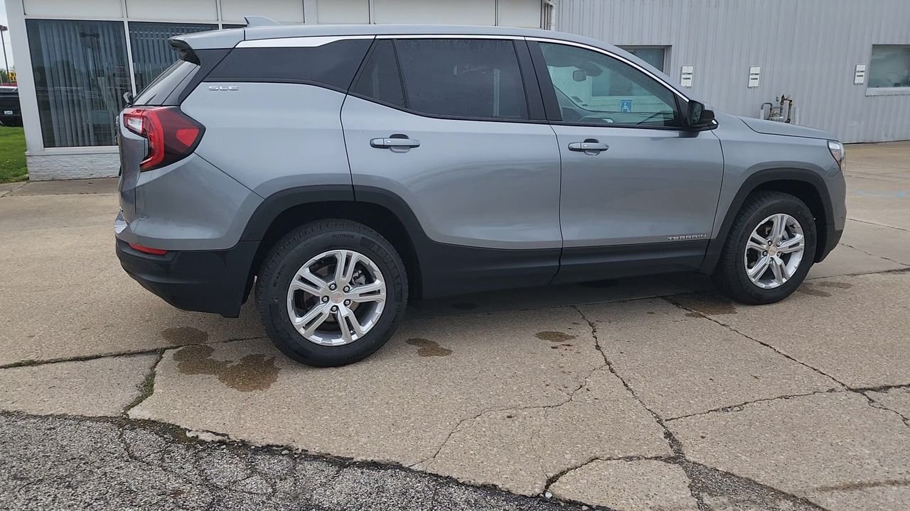 Used 2024 Sterling Metallic GMC SLE image 3