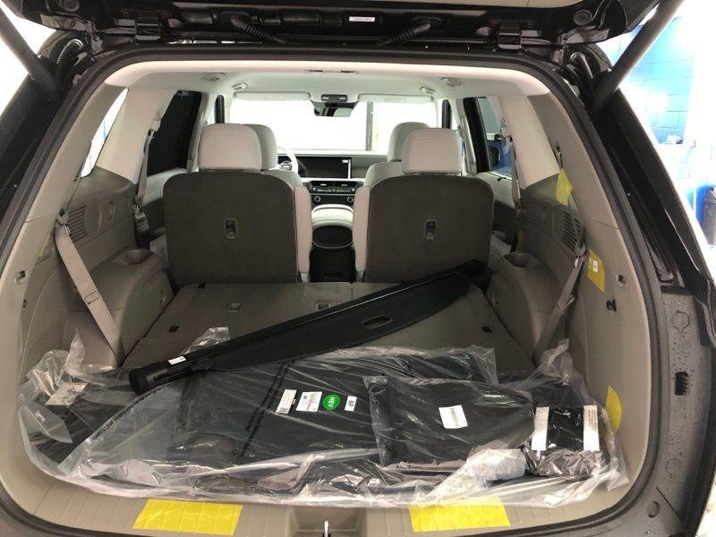 New 2026 Black Hyundai SEL 7P image 8