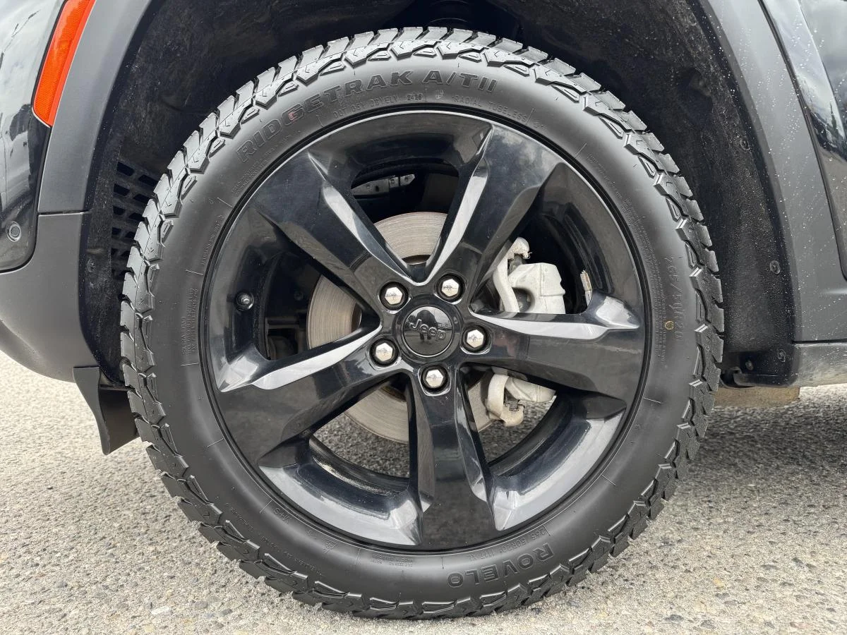 Used 2024 Black Jeep Limited image 21