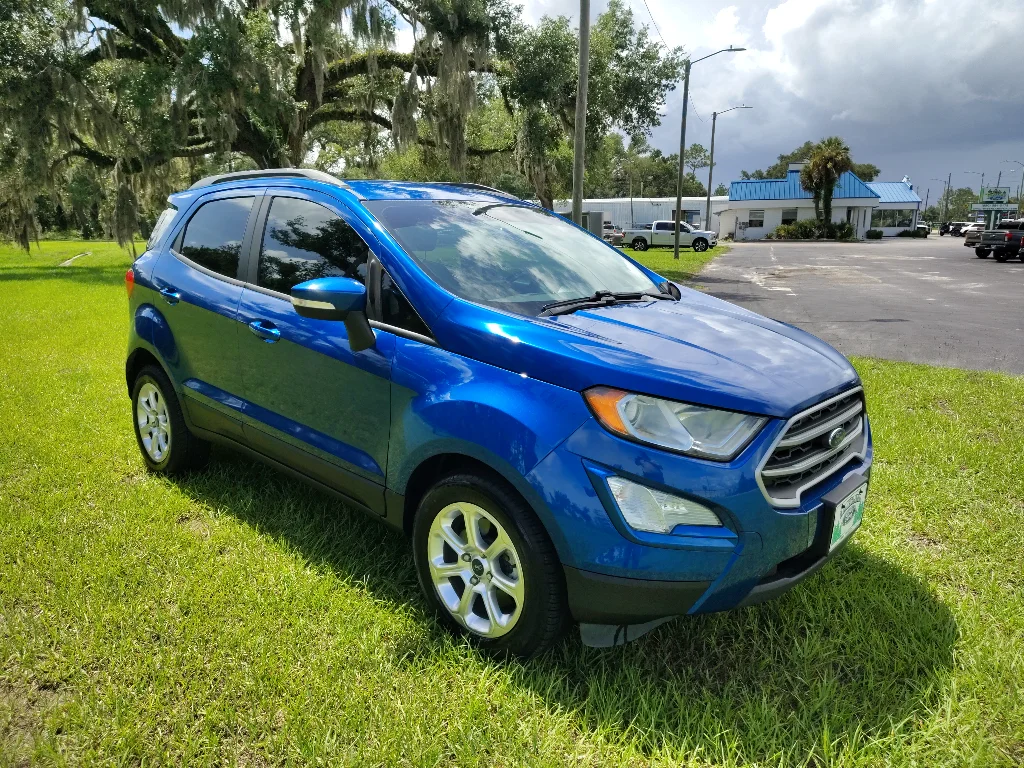 Used 2019 Lightning Blue Metallic Ford SE image 9