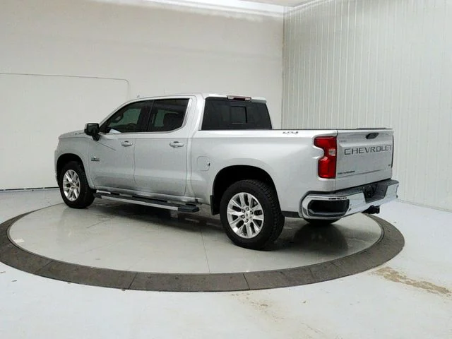 Used 2019 Silver Chevrolet LTZ image 6