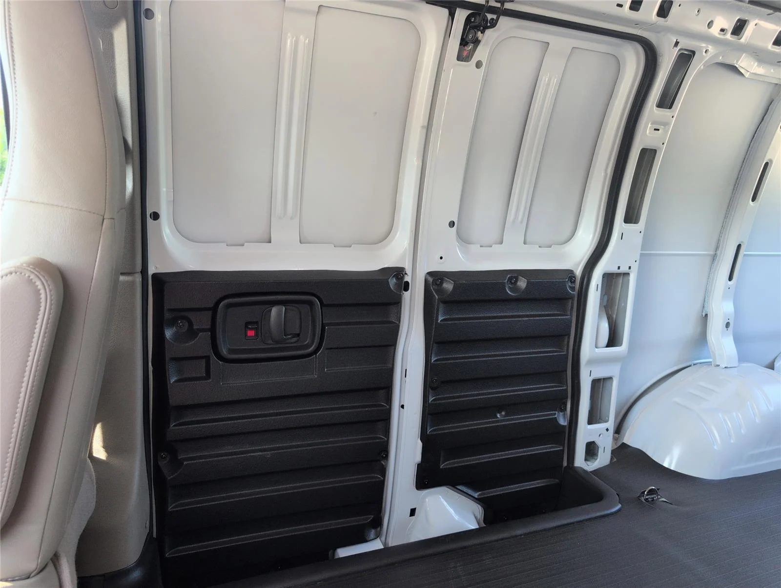 2026 Chevrolet Express Cargo Work Van - Photo 27