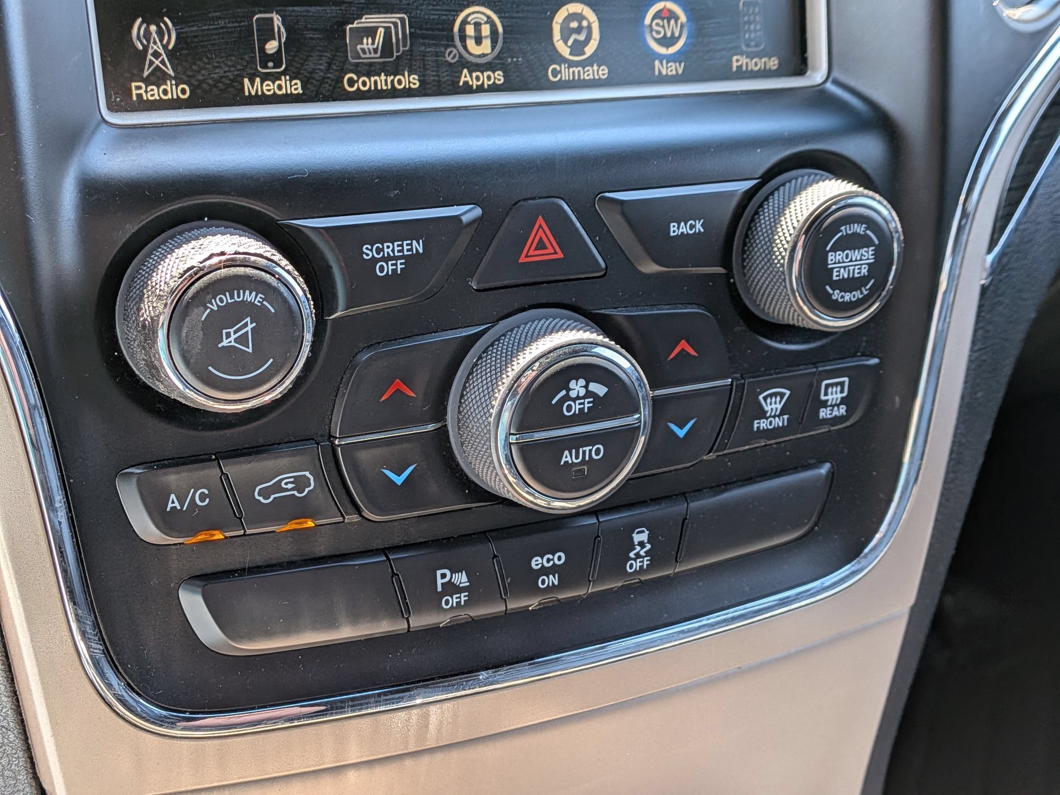 Used 2015 Bright White Clearcoat Jeep Overland image 22
