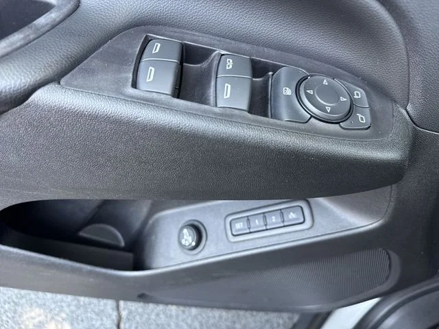 Used 2018 Silver Chevrolet Premier image 29
