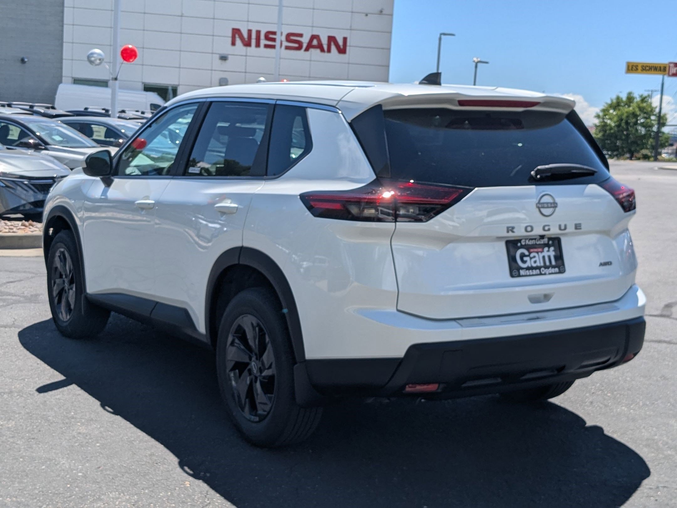 New 2026 Everest White Pearl Tricoat Nissan SV image 5
