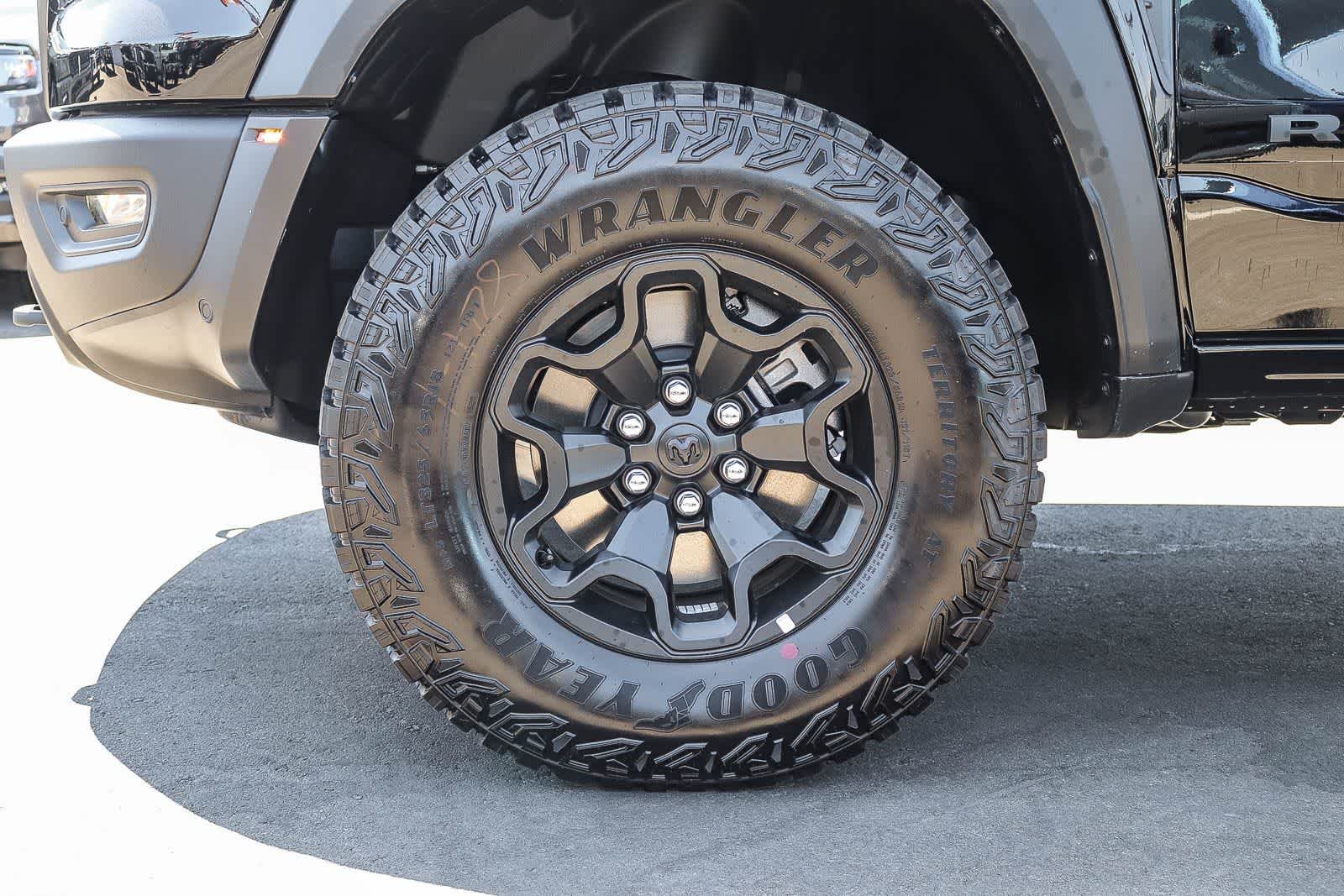 New 2026 Diamond Black Crystal Pearl-Coat Exterior Paint RAM RHO image 9