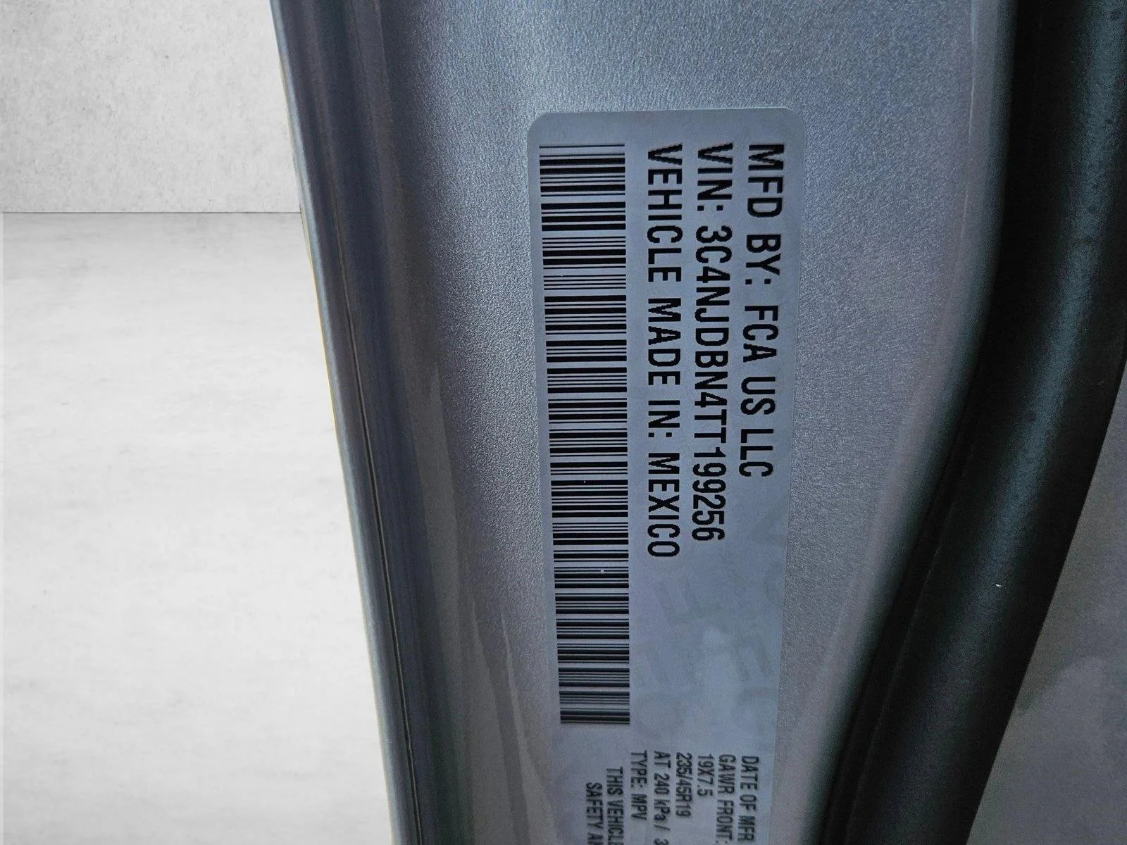 New 2026 Silver Zynith Metallic Clear-Coat Exterior Paint Jeep Latitude Altitude image 17