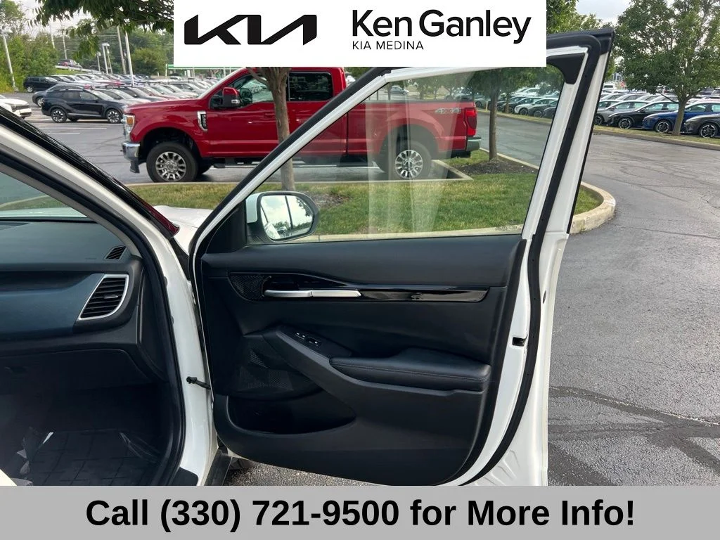 Used 2021 White Kia S image 53