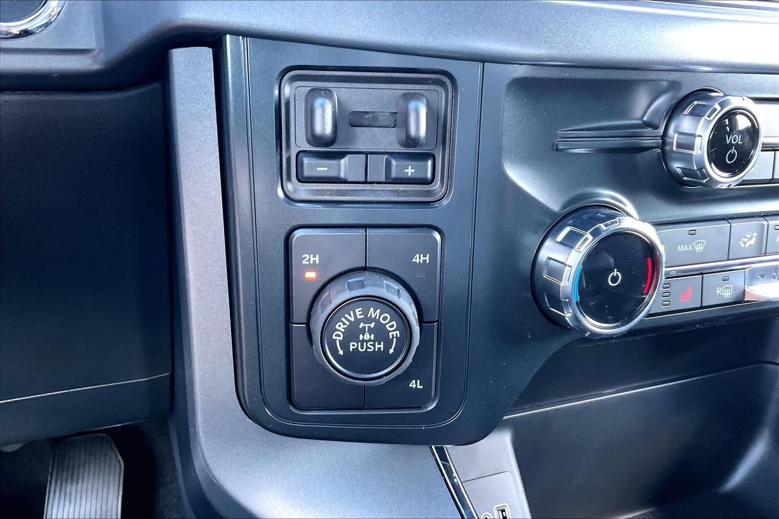 New 2026 Oxford White Ford XLT image 19