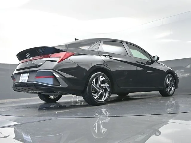 Used 2025 Black Hyundai SEL Sport image 39